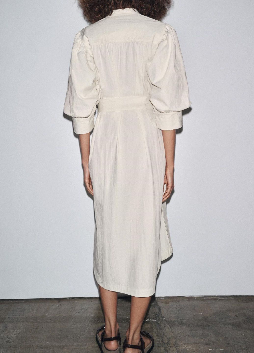 Молочное повседневный платье Zara однотонное