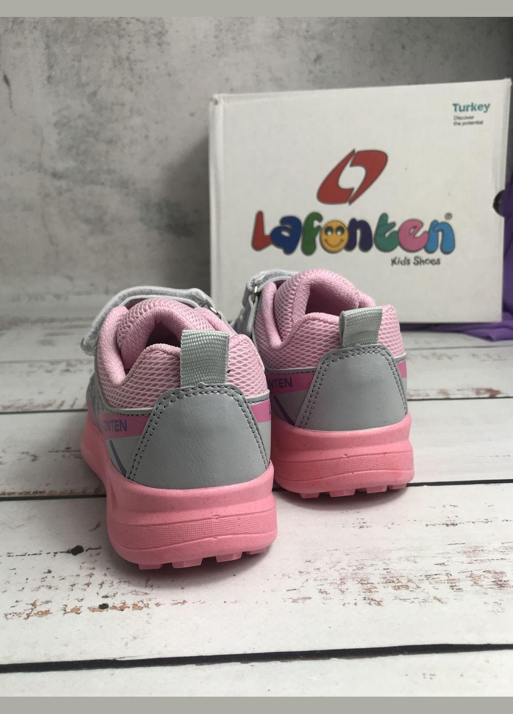 Розовые всесезонные кроссовки детские для девочки розовый (116) Lafonten