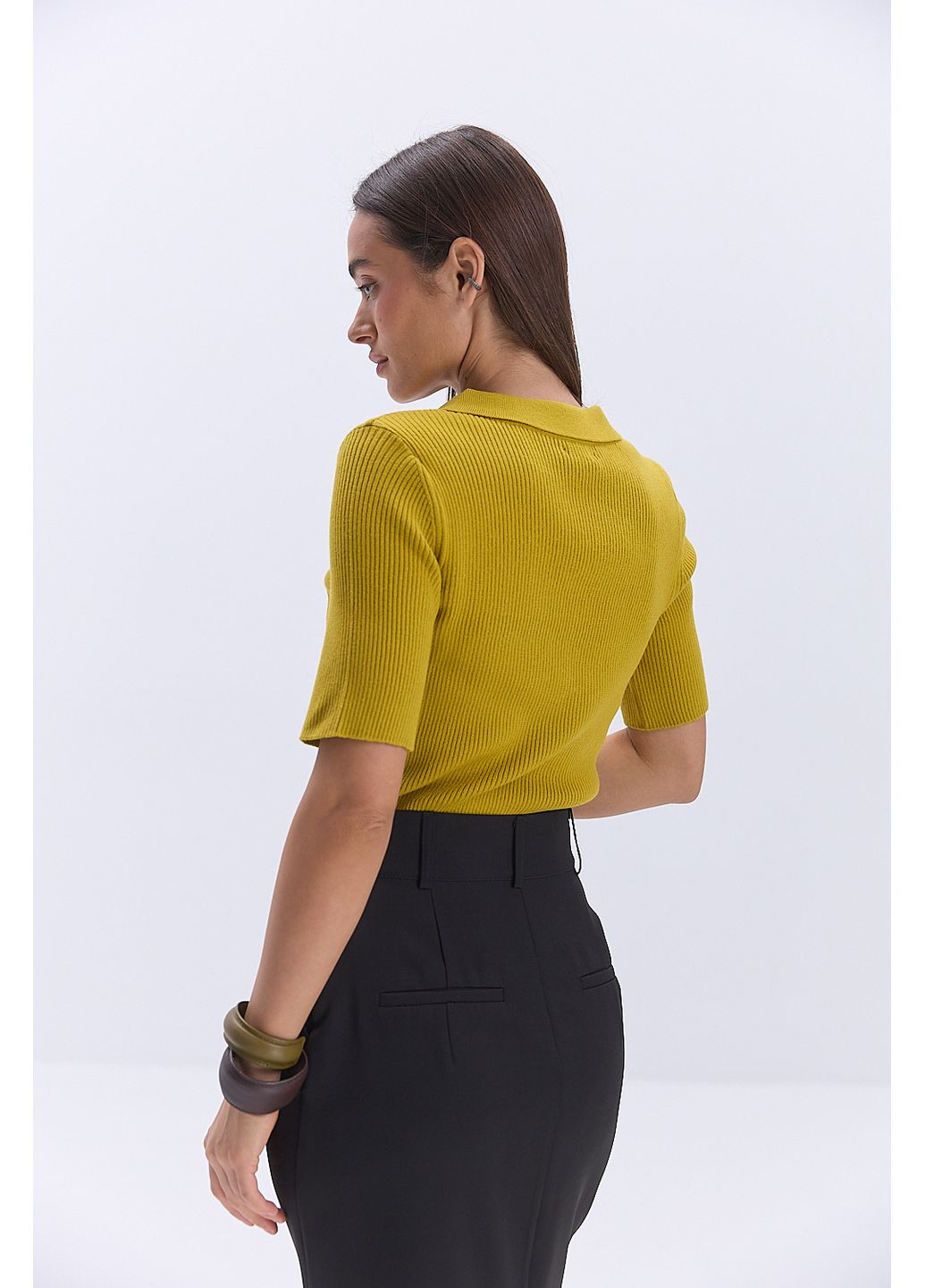 Жіноча в`язана футболка поло з блискавкою гірчична розмір Arjen - (373682135)