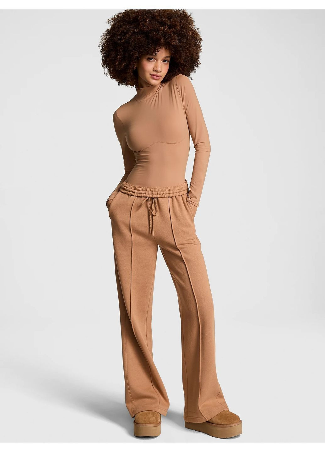 Штаны трикотажные женские прямые теплые на флисе бежевые Pink Victoria's Secret (370282973)