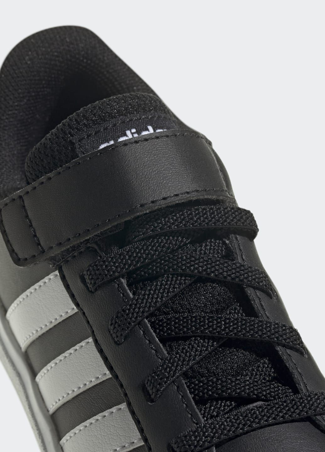 Чорні всесезонні кросівки grand court elastic lace and top strap adidas