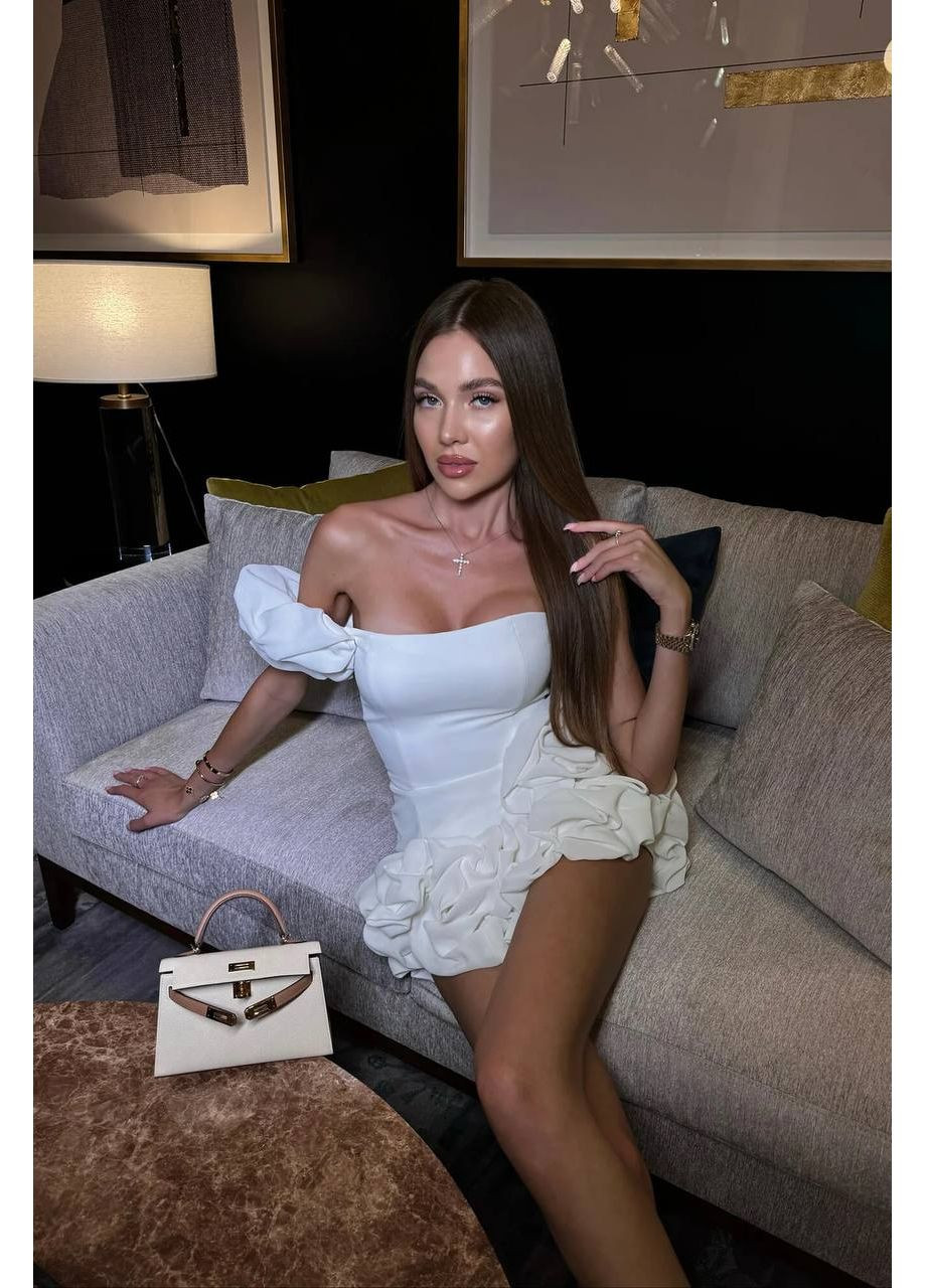 Молочна святковий жіноча сукня міні з об'ємними воланами та відкритими плечима з відкритими плечима MonCher