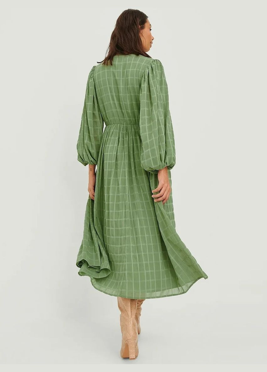 Зеленое платье NA-KD