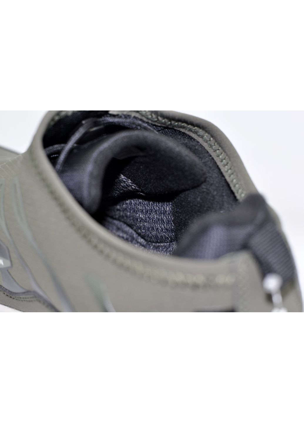 Оливкові Осінні кросівки термо Vegas