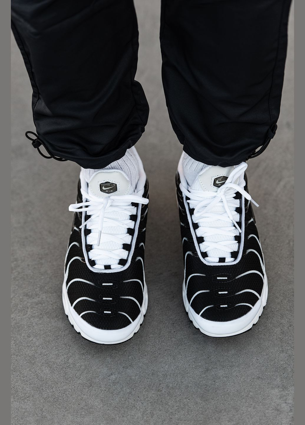 Чорно-білі Осінні кросівки чоловічі і жіночі nike air max tn plus black white | найк аір макс тн плюс чорно-білі No Brand