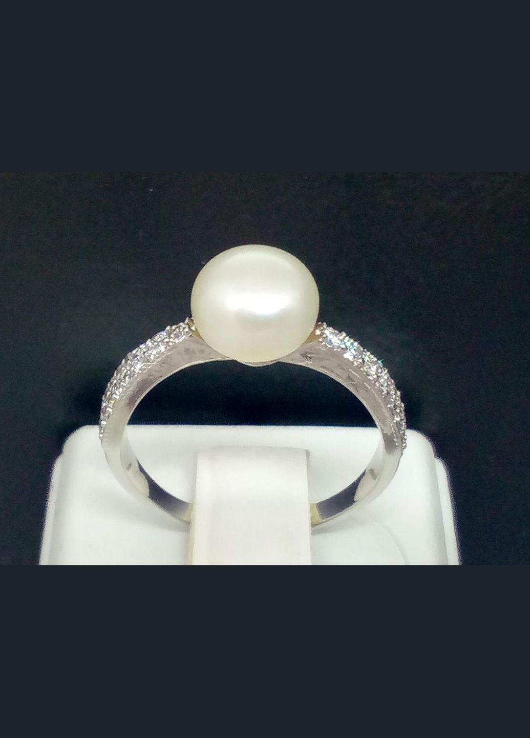Серебряное кольцо с топазом и фианитами. 901-00290-10 Qvaliz (319209069)