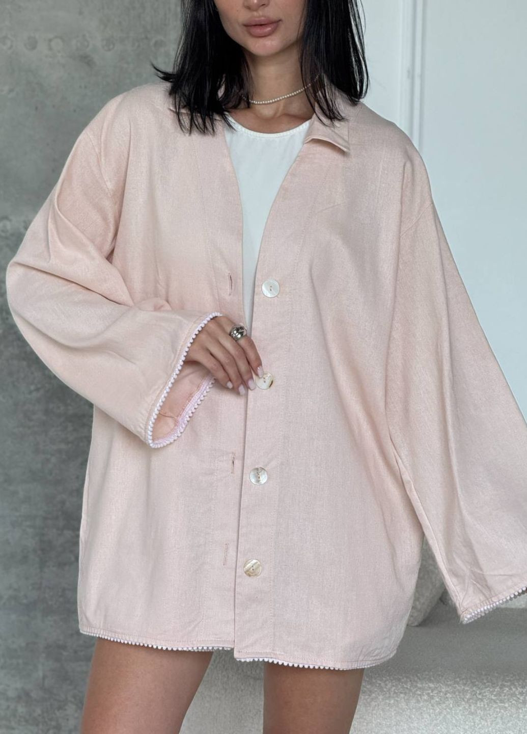 Изысканный легкий летний костюм двойка с украшением: оверсайз рубашка + шорты Tik-Tak (350607418)