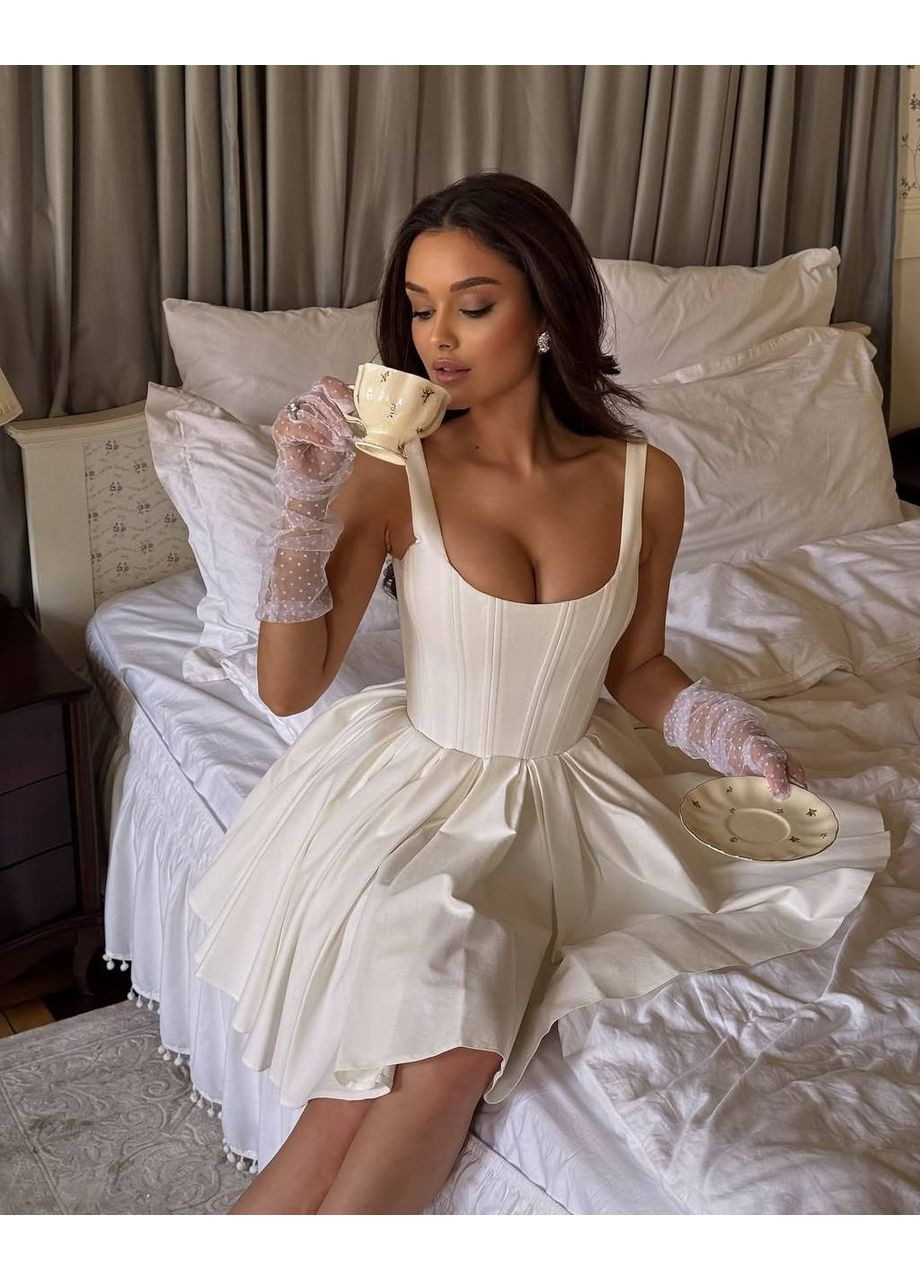 Молочное кэжуал короткое женское платье с эффектом корсета. с пышной юбкой Україна однотонное