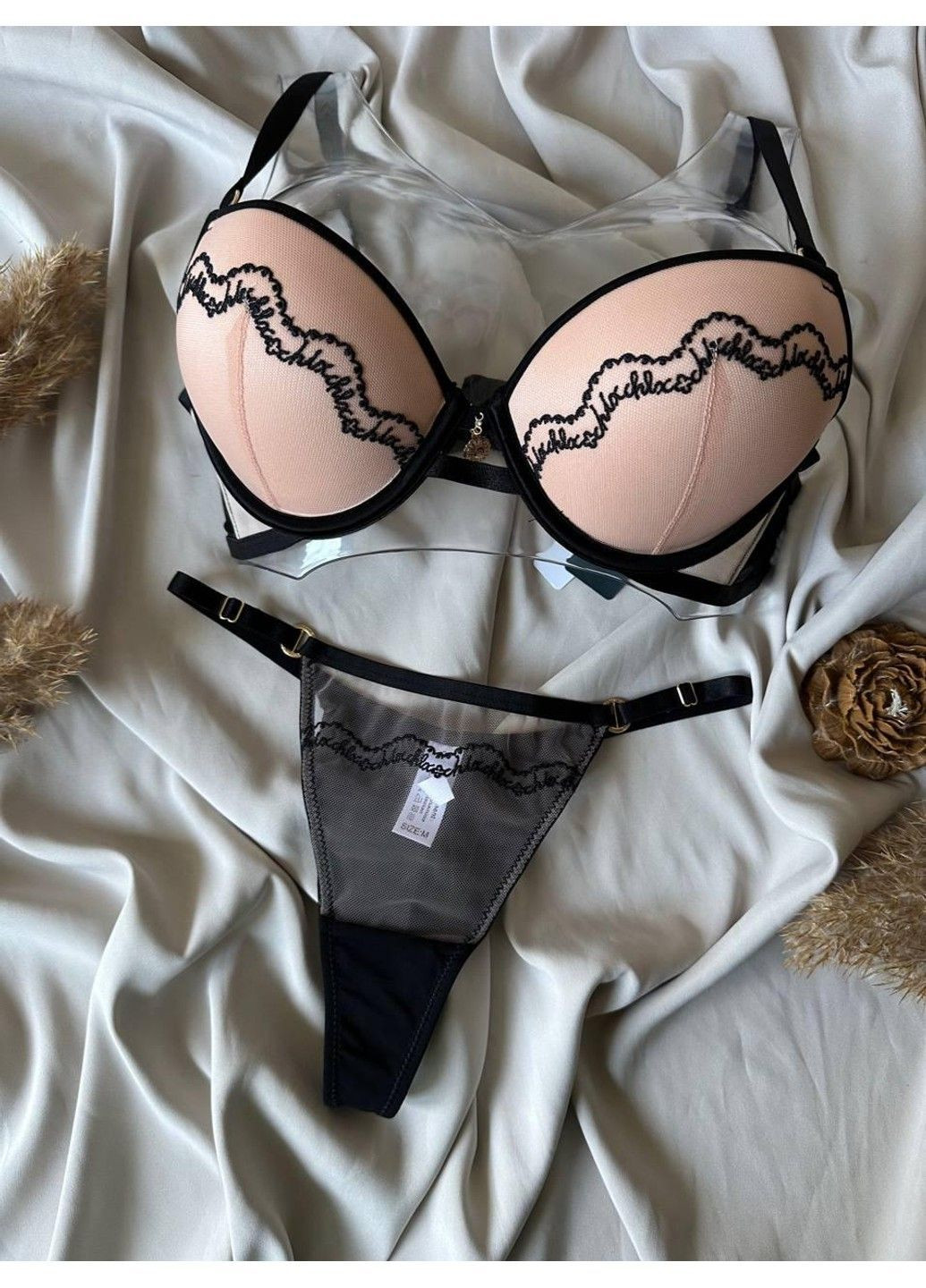 Чорний комплект бюстгальтер push-up та прозорі трусики 886 чорний CHLX