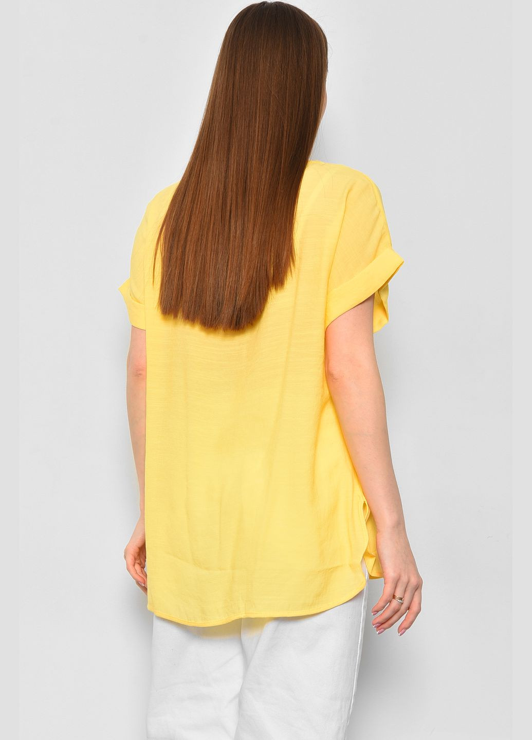 Желтая летняя футболка женская полубатальная желтого цвета Let's Shop