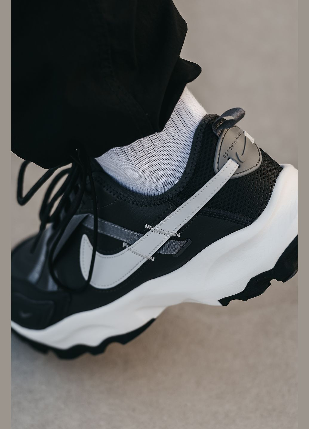 Черные всесезонные кроссовки мужские nike tc 7900 black white | найк тс 7900 черные белые No Brand