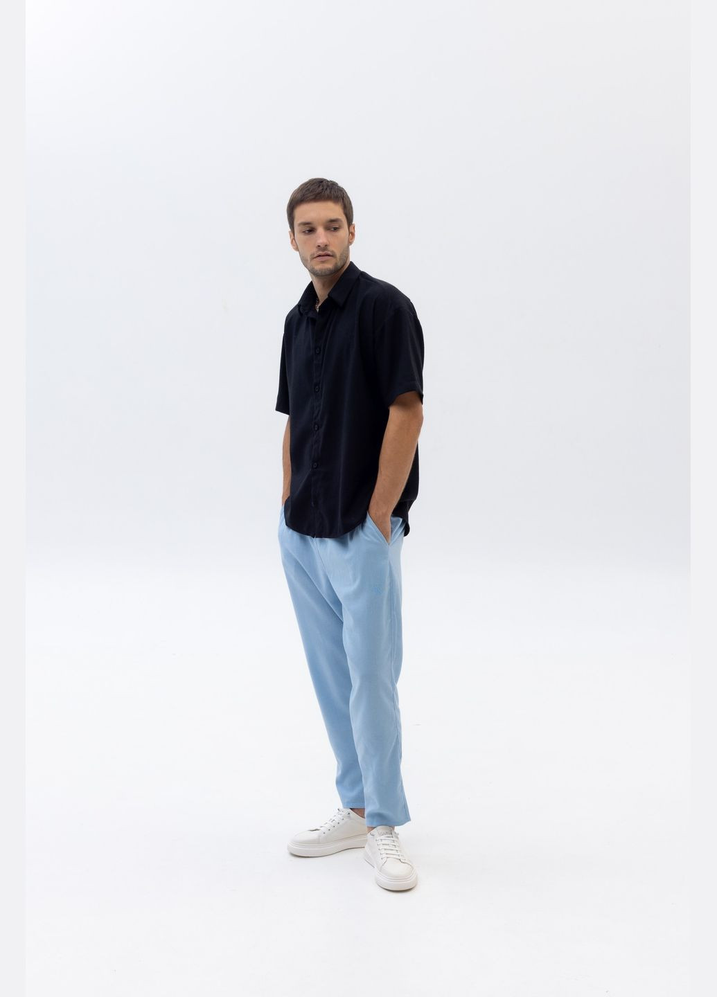 Комбинированный летний льняный кэжуал костюм из лого ск с рубашкой, брючный Vakko