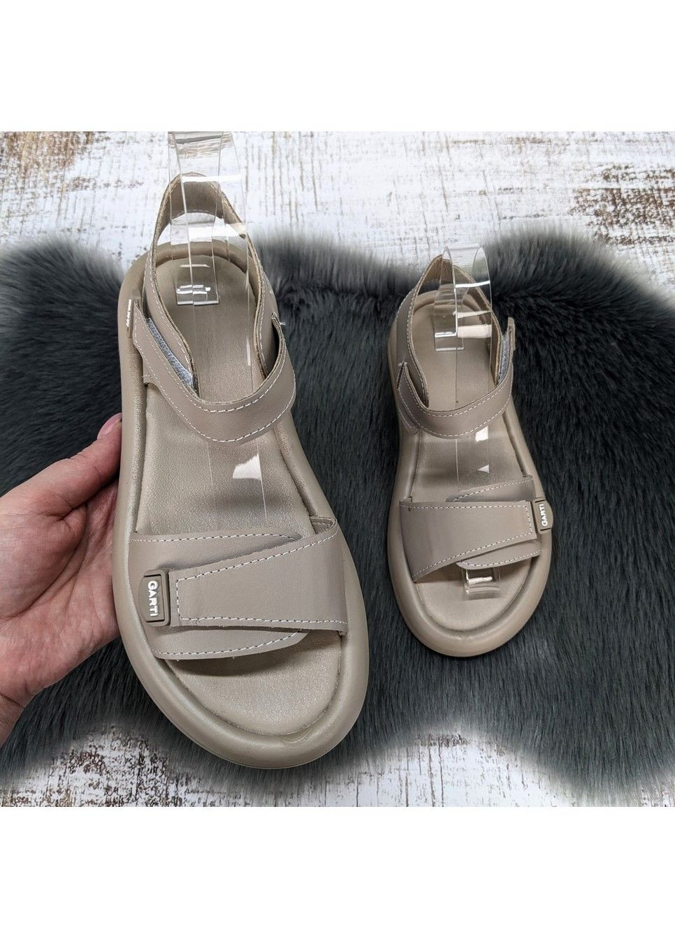 Бежевые босоножки женские Fashion на липучке