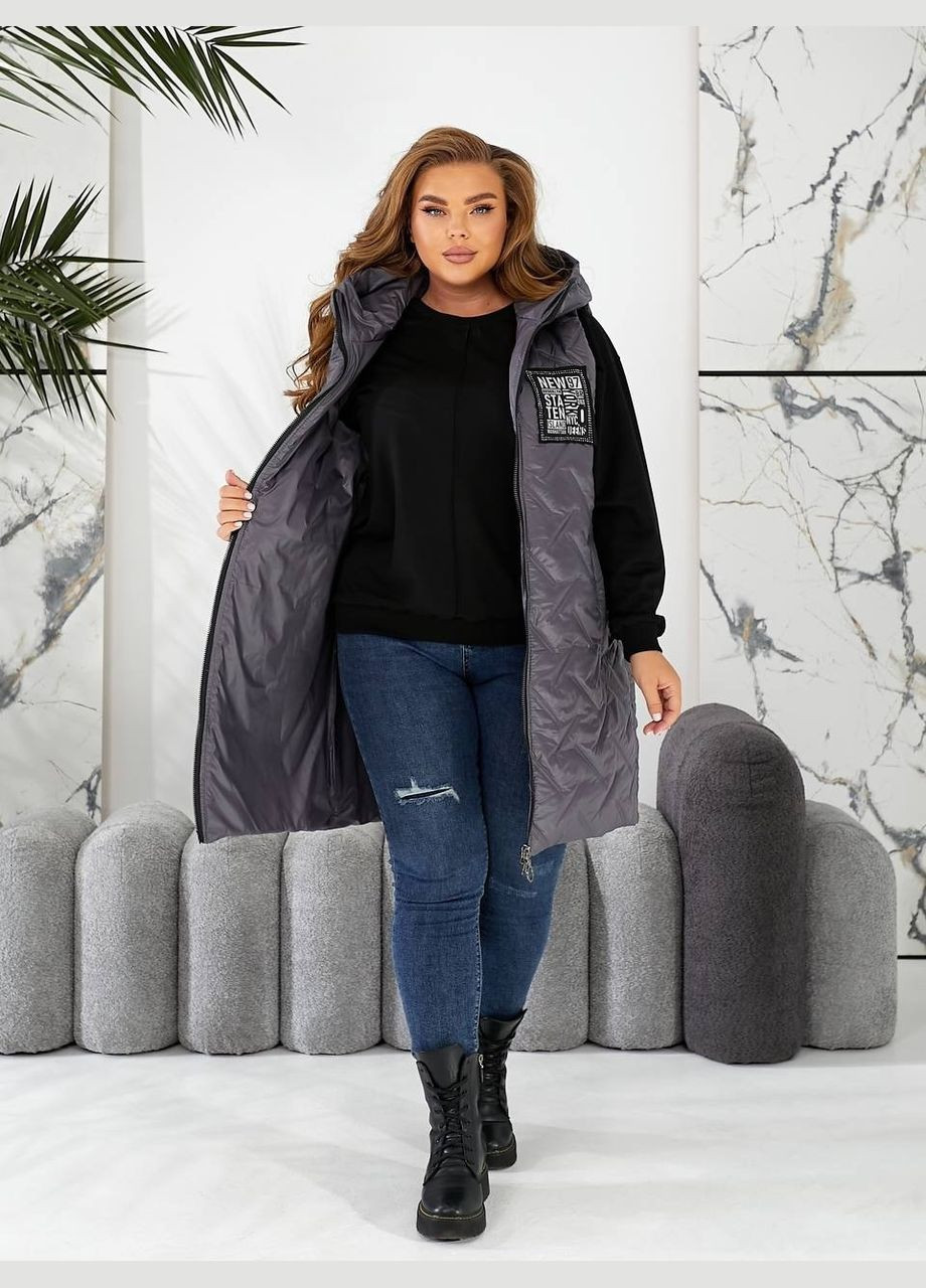 Жіноча батал жилетка безрукавка довга по коліно з капюшоном та кишенями графітова на блискавці демісезонна пряма Viki Жилет (316111602)