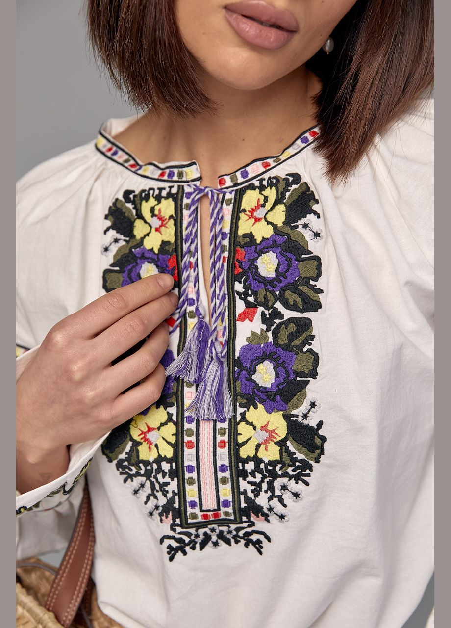 Женская вышиванка с завязками украшена цветами гладью Liton (282475959)