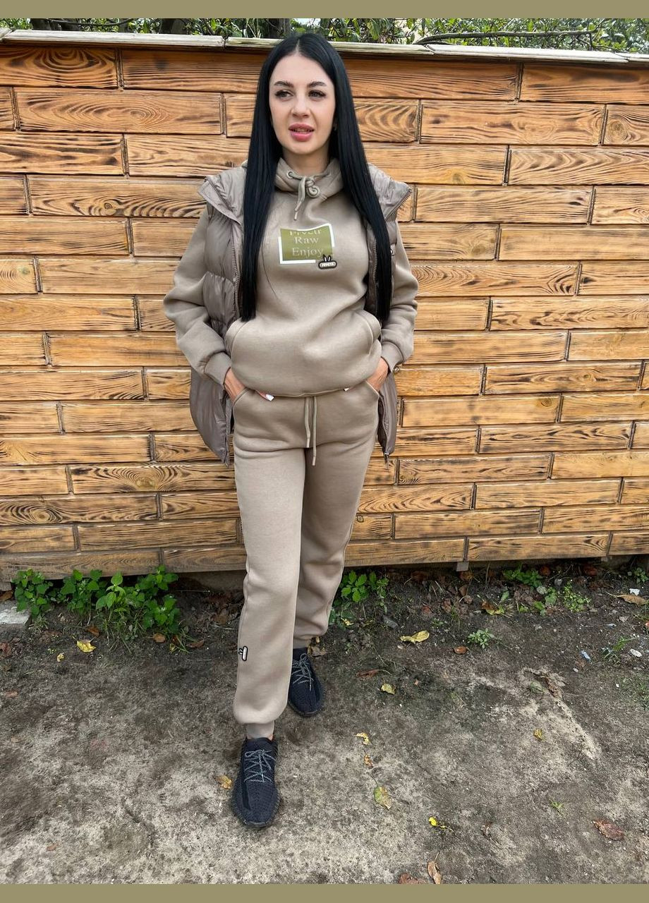 Женский прогулочный костюм-тройка на флисе с жилеткой в цвете капуччино Raw костюм-трійка (315762876)
