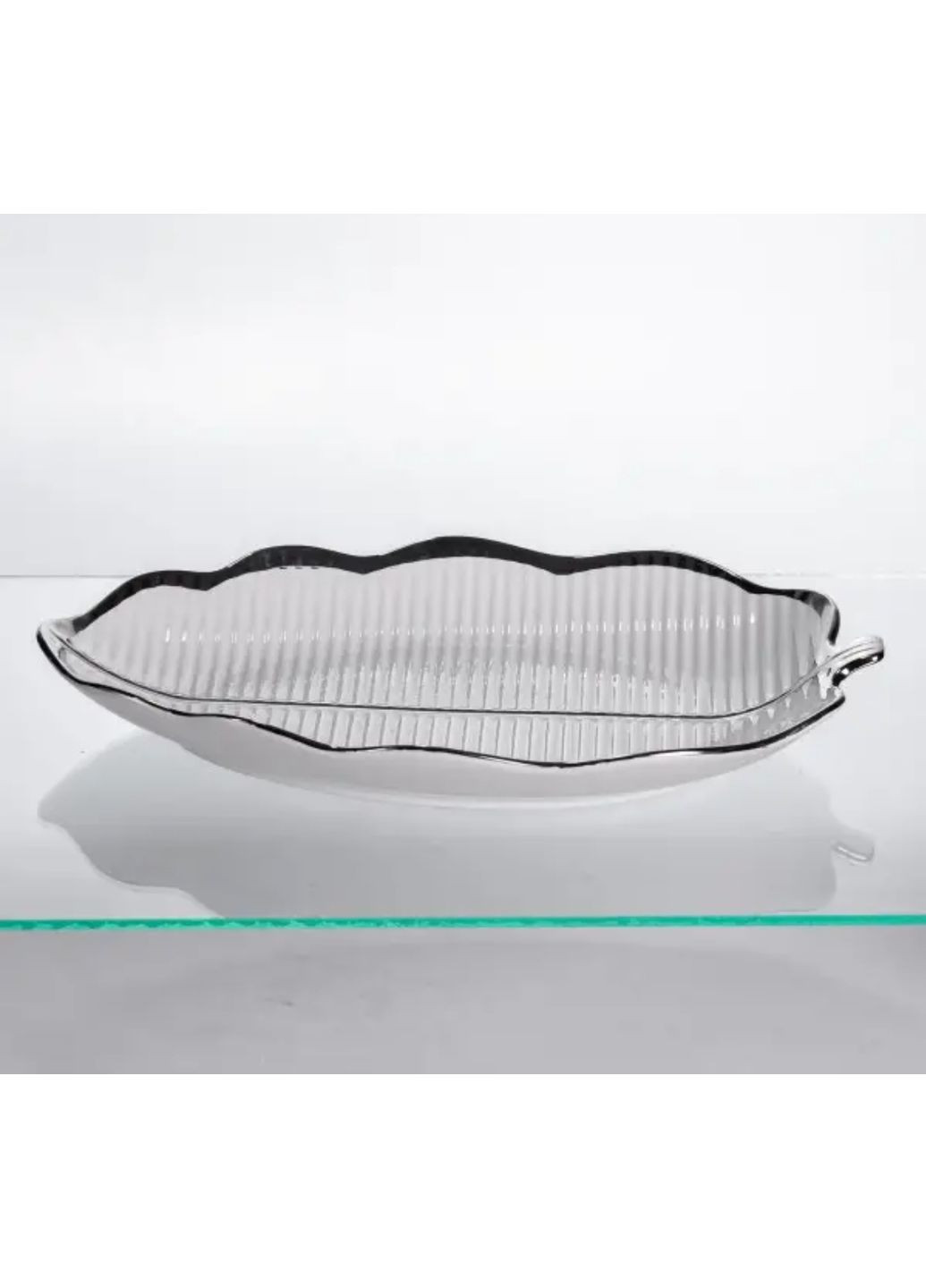 Блюдо сервировочное Camellia фарфоровое 36х23х3 см Белый с серебристым ML6046 Yiwu (366891127)