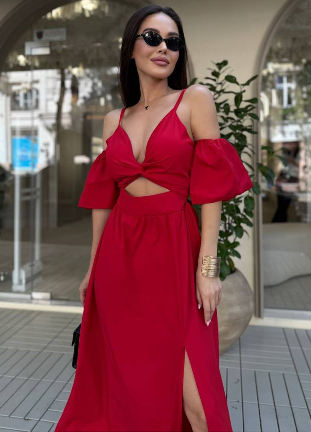 Красное вечернее изысканное легкое летнее вечернее макси платье на бретельках с вырезом и рукавами воланами Tik-Tak однотонное