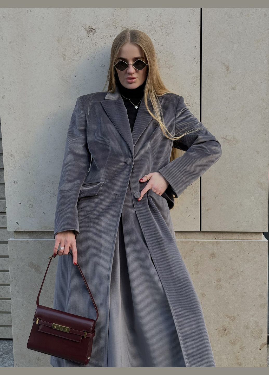 Серое Пальто Velvet серое однобортное ALNEST