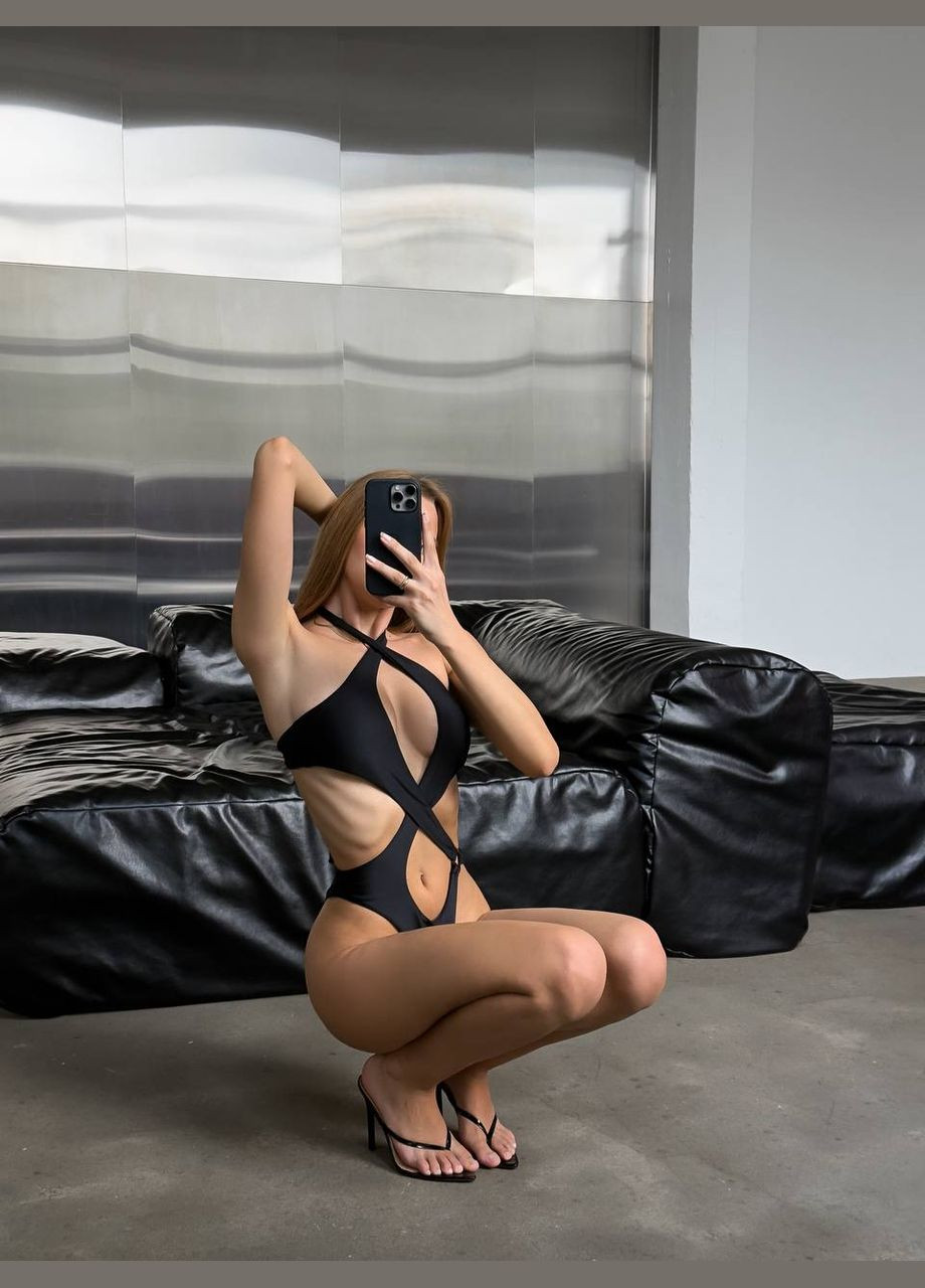 Чорний літній жіночий суцільний купальник монокіні з кільцем на плавках strong чорний із зав'язками на шиї No Brand