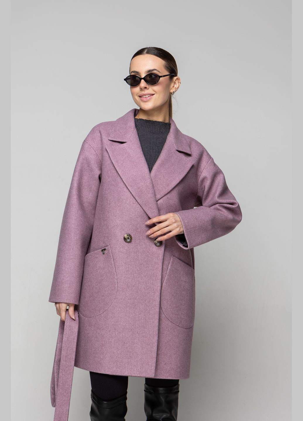 Лавандове демісезонне Укорочене пальто Міккі кольору лаванда двобортне O`zona milano