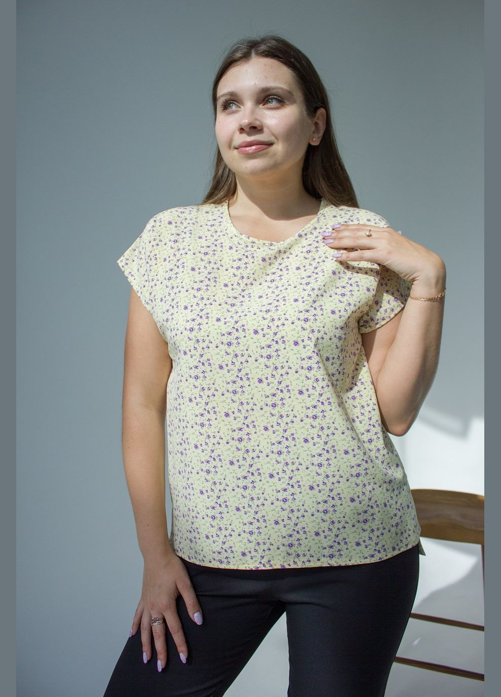 Жёлтая блузка женская 0071 цветы сиреневые софт желтая Актуаль