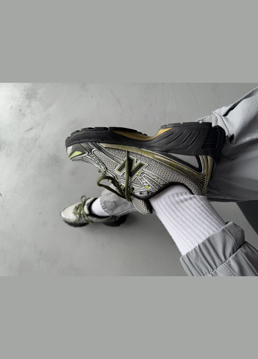 Серебряные демисезонные кроссовки мужские new balance 740 silver yellow black | нью беланс 740 серебряные No Brand