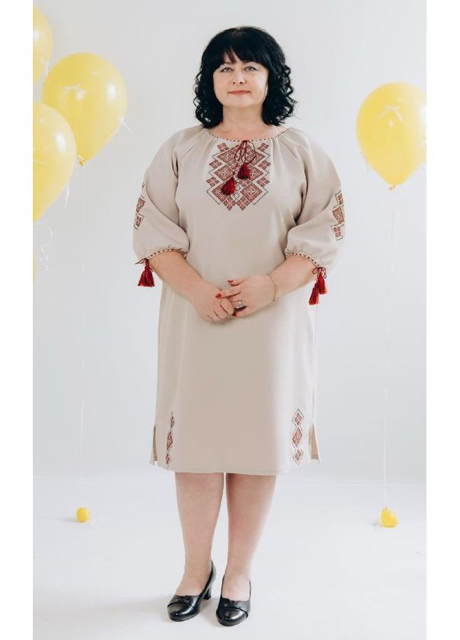 Бежевая женское вышитое платье с геометрическим орнаментом. узор геометрический прямой, свободная вискоза (355463843)