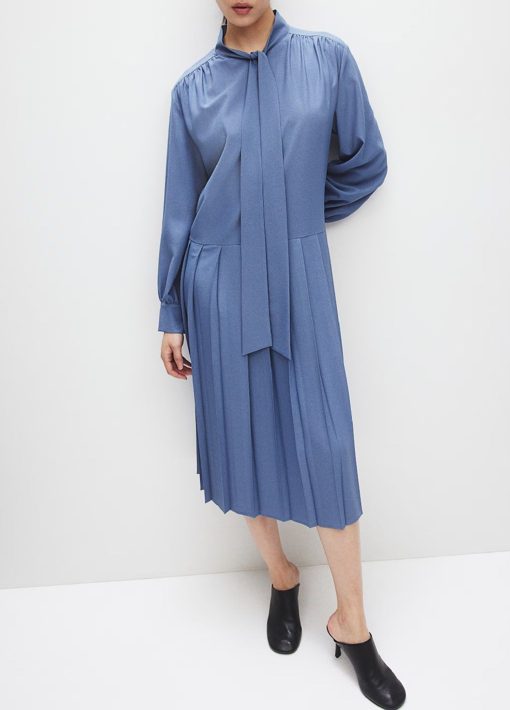 Блакитна сукня H&M однотонна