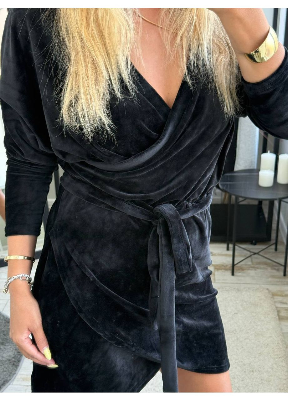 Чорна святковий, вечірня велюрова сукня міні з глибоким декольте на запах MonCher