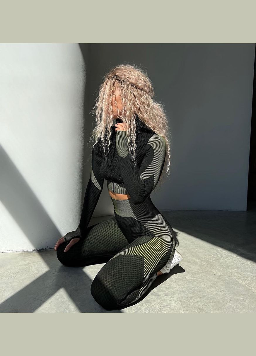 Женский костюм для фитнеса черный с зеленой тройкой. No Brand (311309269)