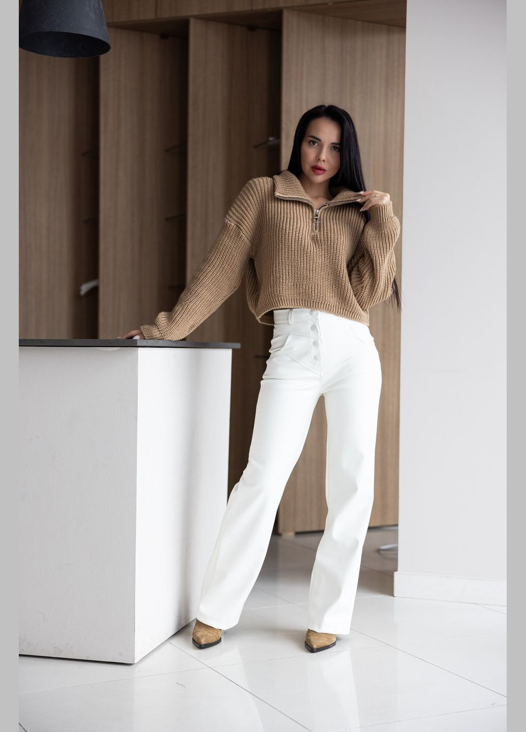 Світло-коричневий демісезонний светр Larionoff