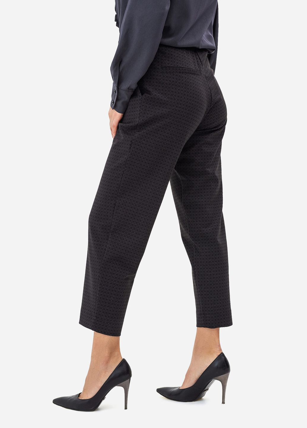 Черные кэжуал демисезонные укороченные брюки Garne