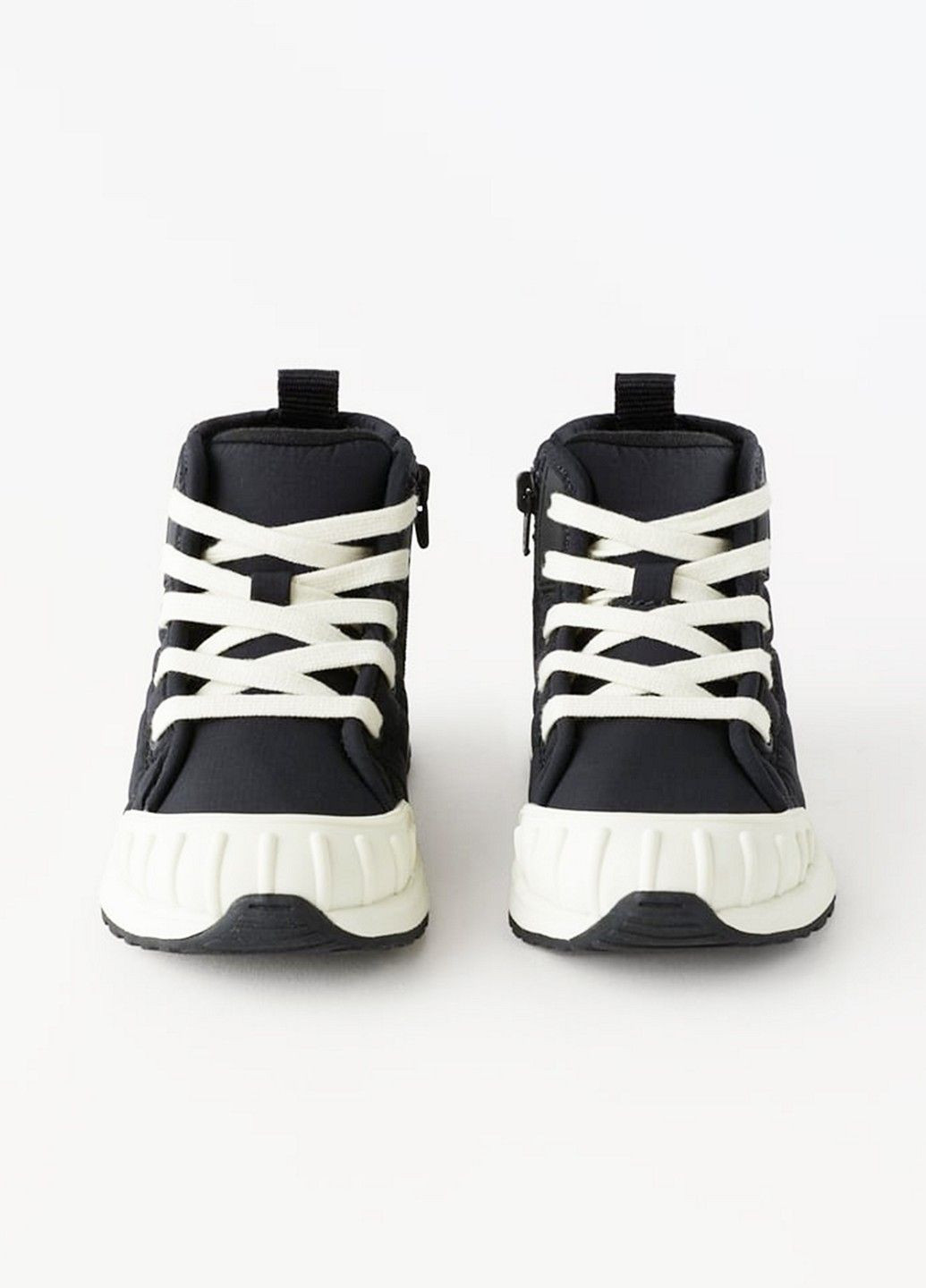 Чорно-білі осінні кросівки Zara