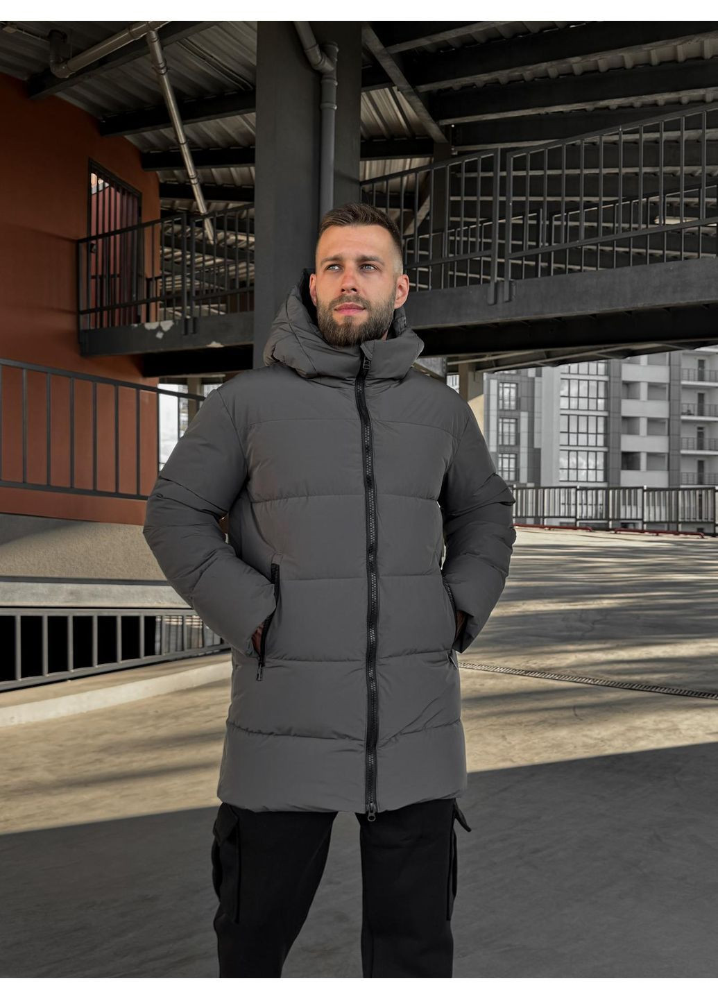 Серая зимняя зимняя куртка удлиненная на пухе No Brand