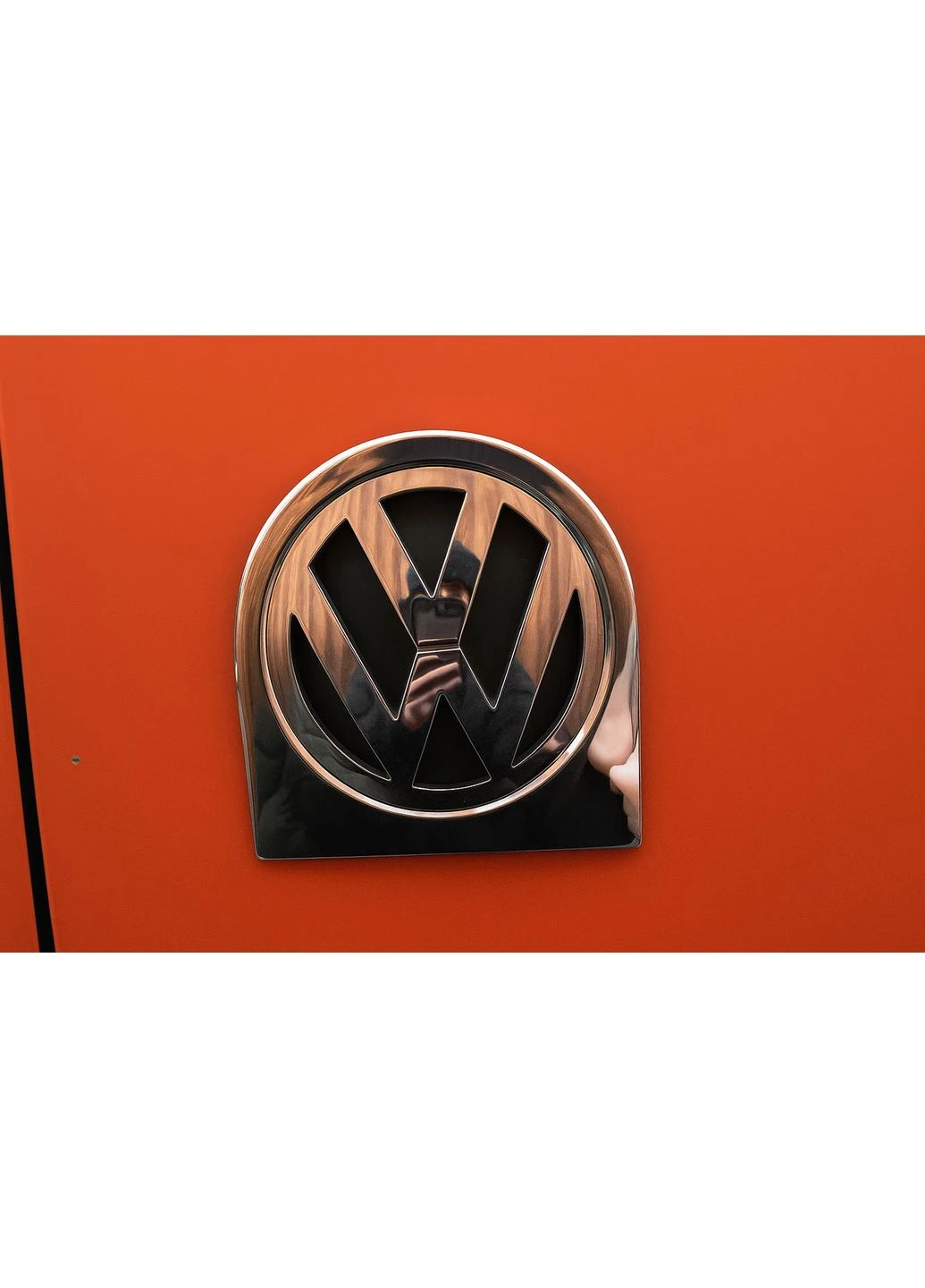 Обведення заднього логотипу (нерж) для Volkswagen Caddy 2004-2010 рр CARMOS (390303581)