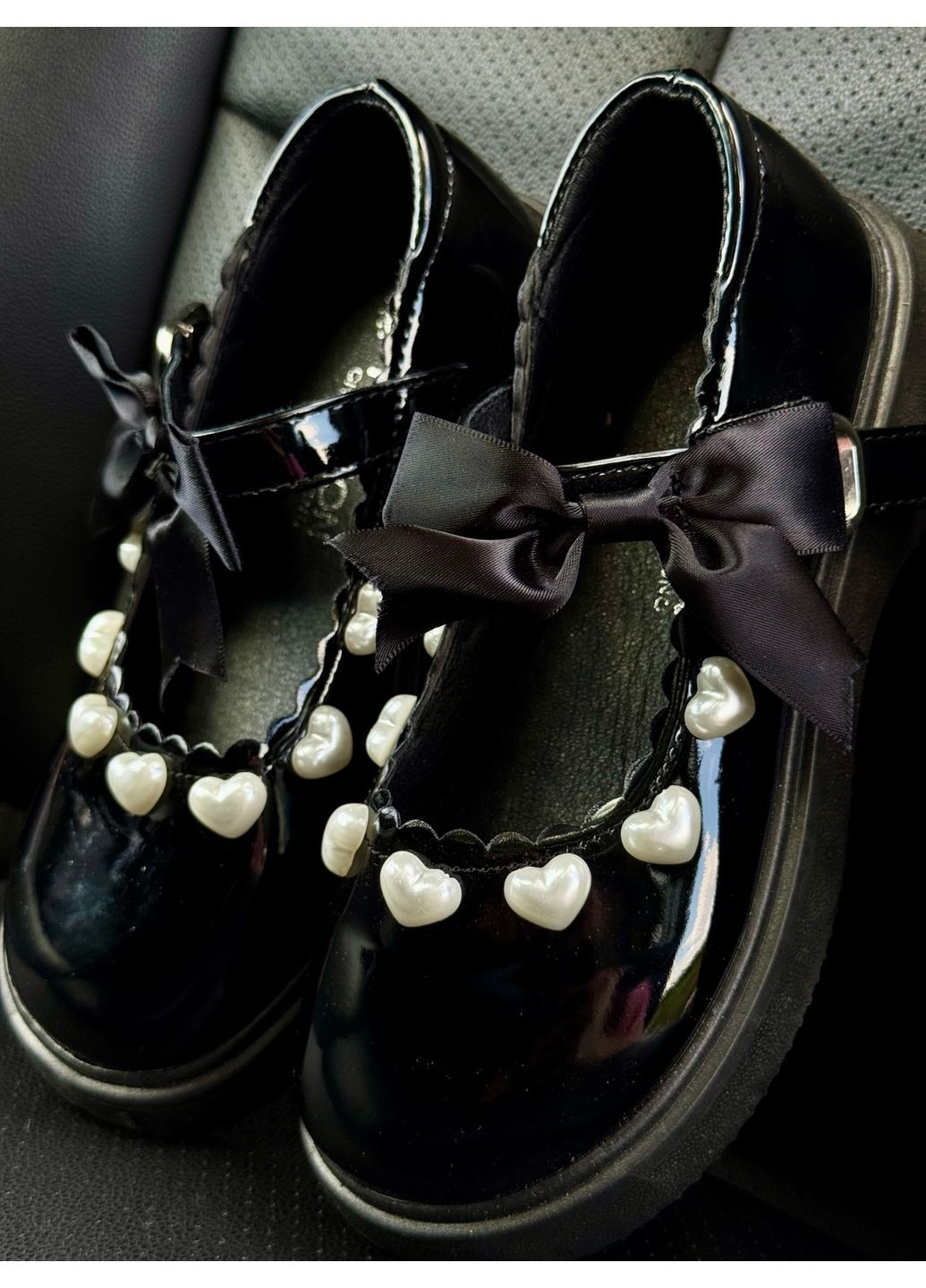 Туфлі для дівчинки лаковані з сердечками колір чорний 10903 No Brand (349444838)