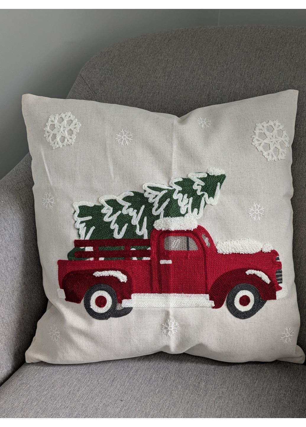 Набор новогодних наволочек с вышитым рисунком 2 шт. No Brand (363187987)