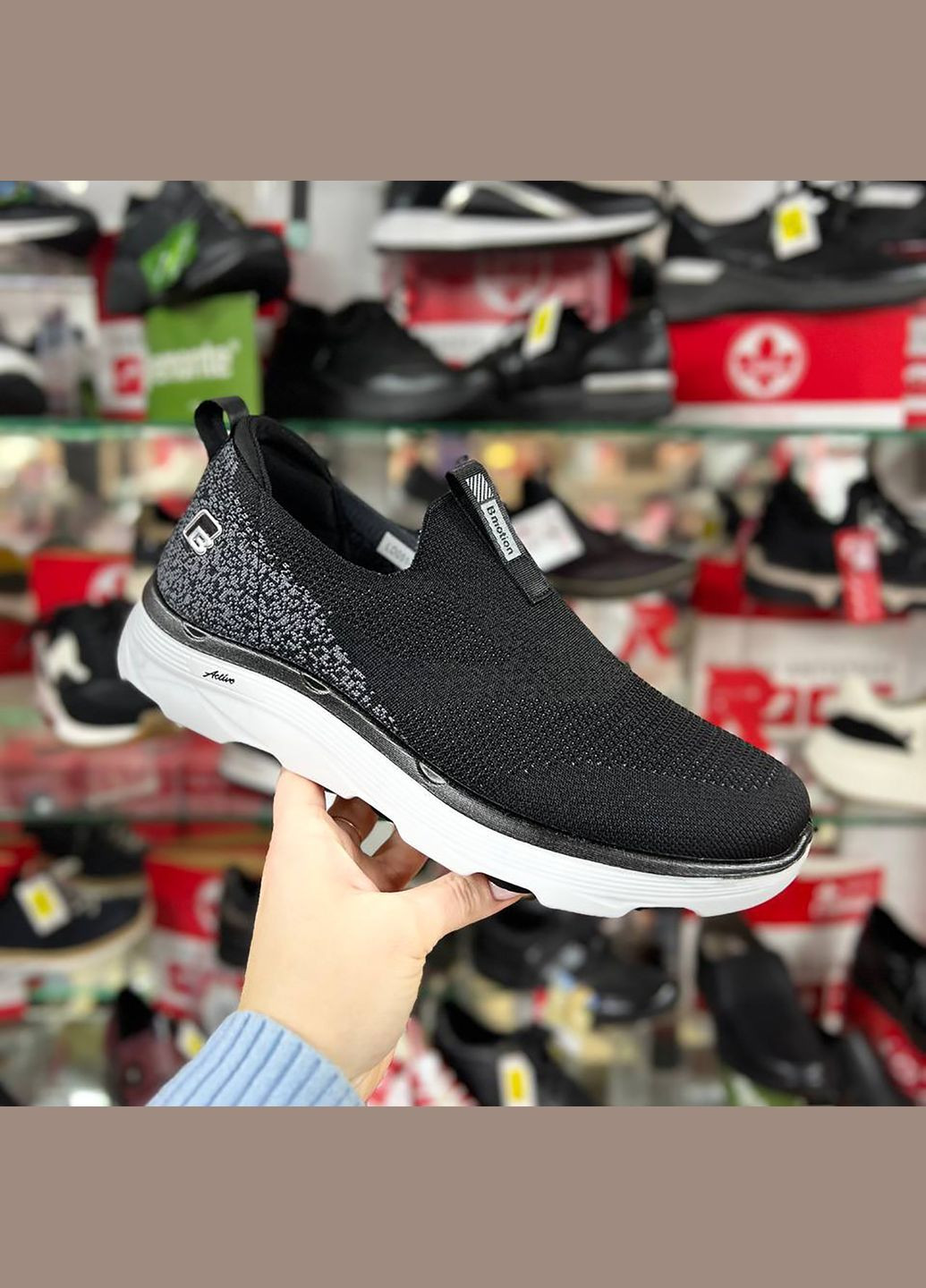 Чорні весняні кросівки Wollen