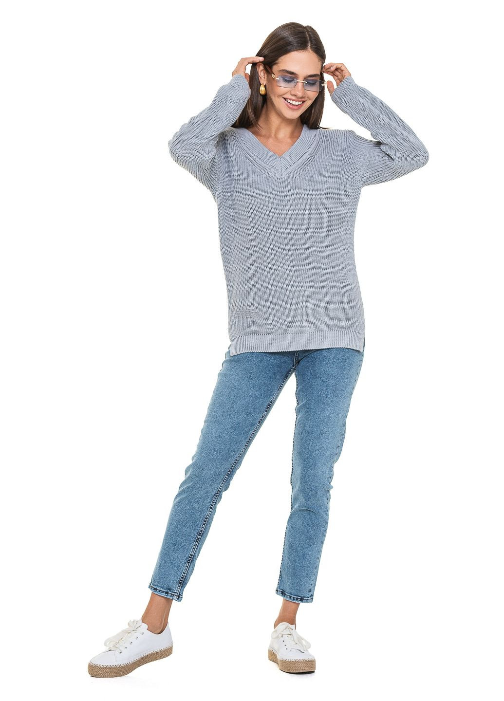 Серый женский хлопковый свитер с v-образным воротником SVTR