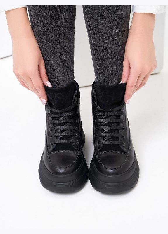 Зимние черные теплые ботинки с боковой вставкой ISSA PLUS