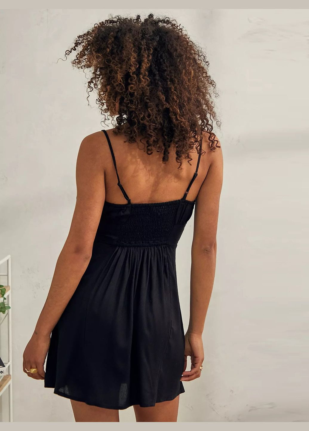 Черное платье Urban Outfitters