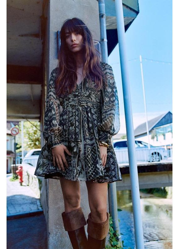 Комбинированное короткое платье с принтом и металлизированным эффектом Zara