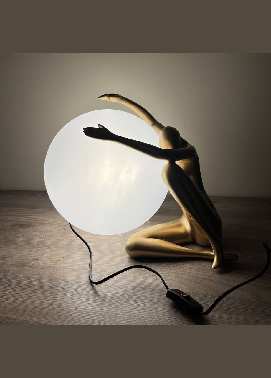 Настільна лампа/нічник з дівчиною на 30см кулі "Lady" (999-004 GD) No Brand (370071777)