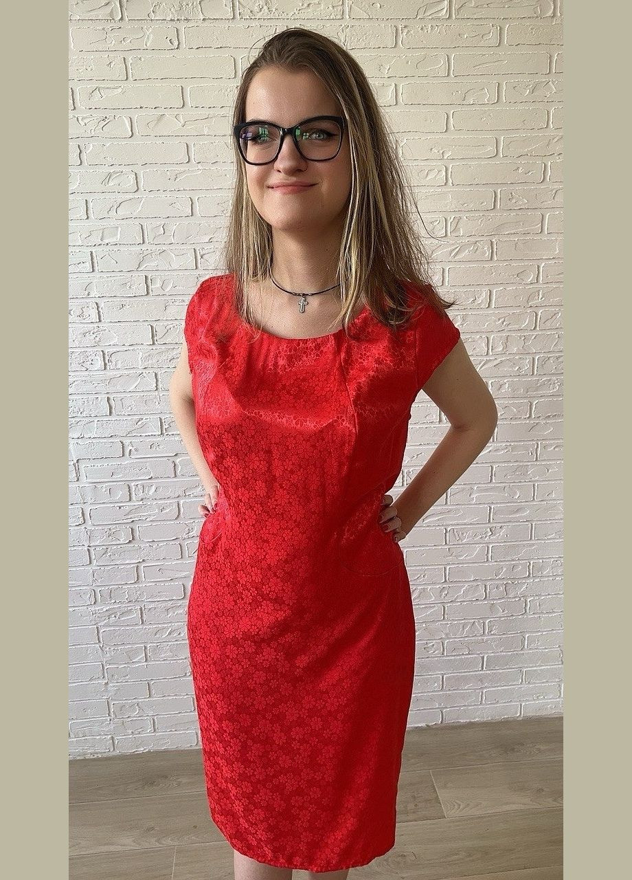 Червона повсякденний, кежуал червоне шовкове літнє жіноче плаття-футляр міді з квіточками сукня-футболка, футляр No Brand з квітковим принтом