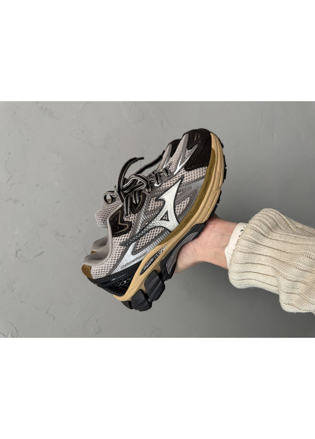 Серые демисезонные кроссовки мужские и женские mizuno halo mix cameo grey ebony | мизуно хало микс серые No Brand