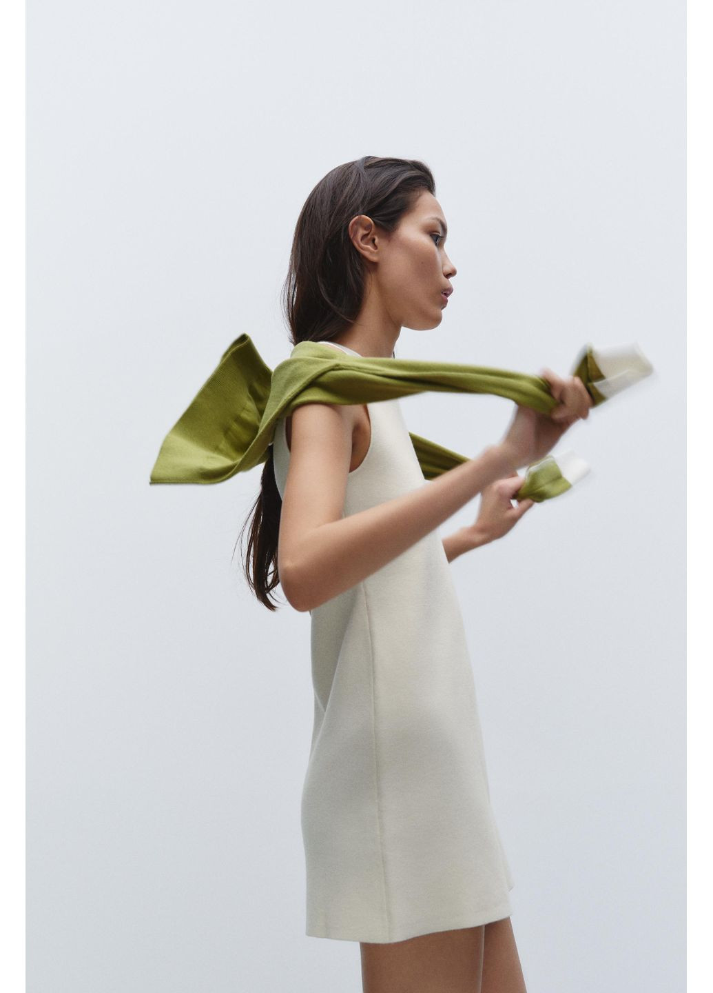 Білий коротка рівна трикотажна сукня Zara