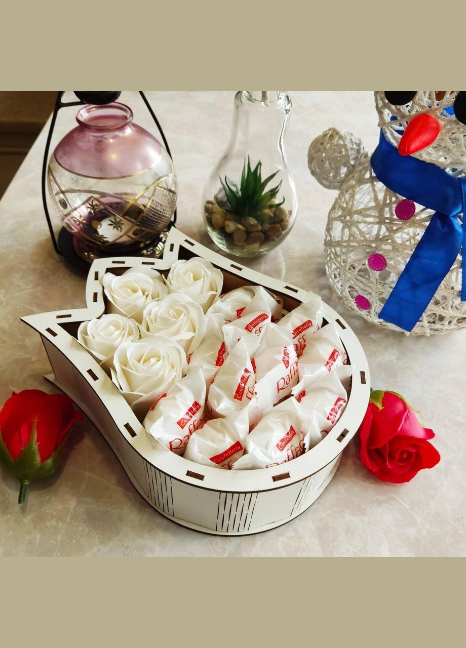 Подарочный бокс с конфетами Raffaello и розами для девушки на день рождения день влюбленных 8 марта (ar37) No Brand (315888804)