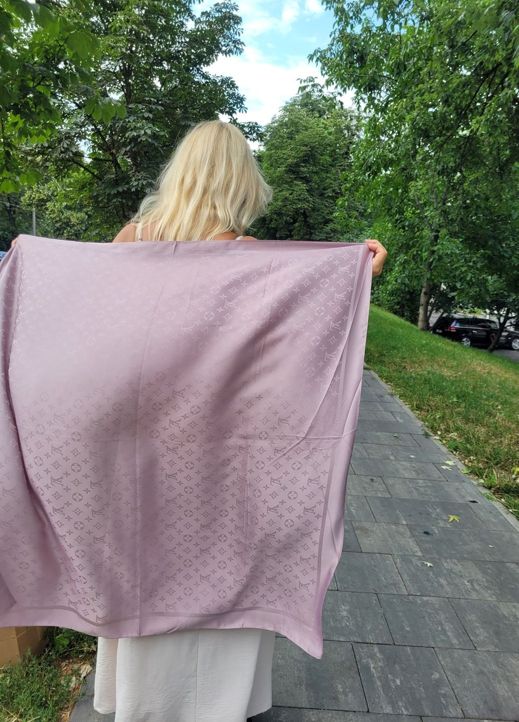 Жіноча шовкова однотонна хустка Відомий принт з відливом No Brand (360556474)