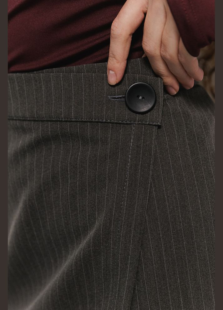 Женский костюм с жакетом и короткой юбкой серый в полоску Arjen (304251285)